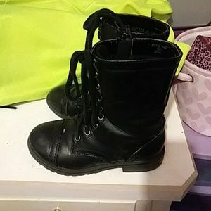 Girls boots